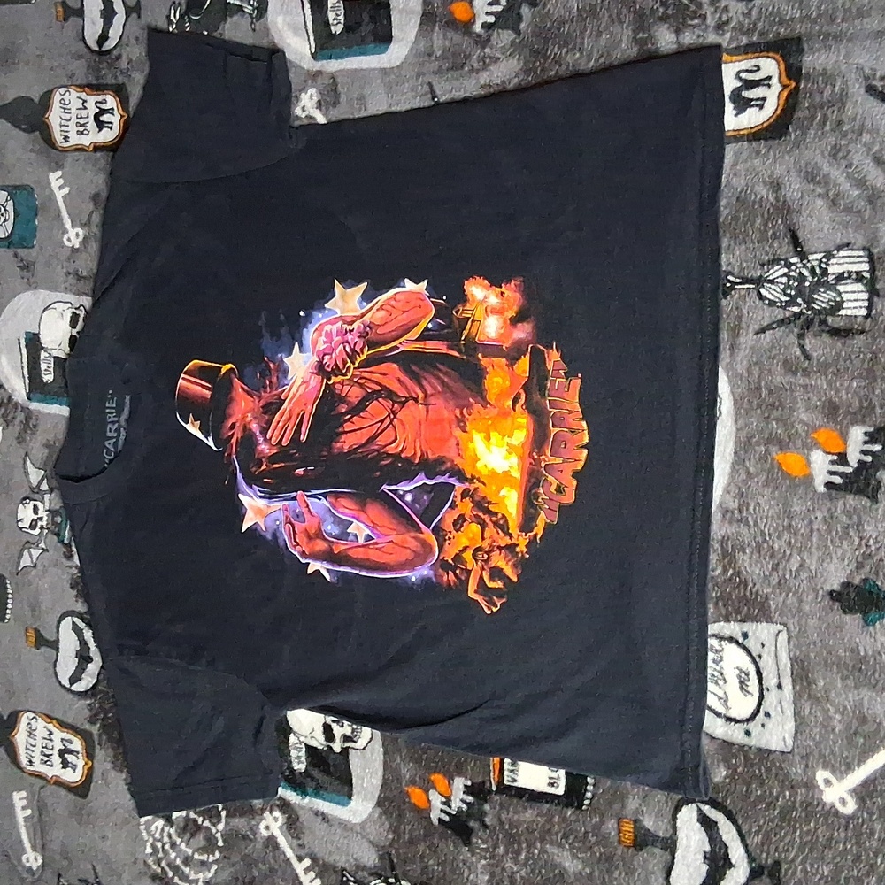 "Carrie" Terror Threads Medium Black Graphic Short Sleeve Tee